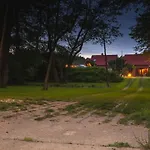 Caloroczne Cameo Nad Jeziorem Zarnowieckim Дом отдыха Lubkowo